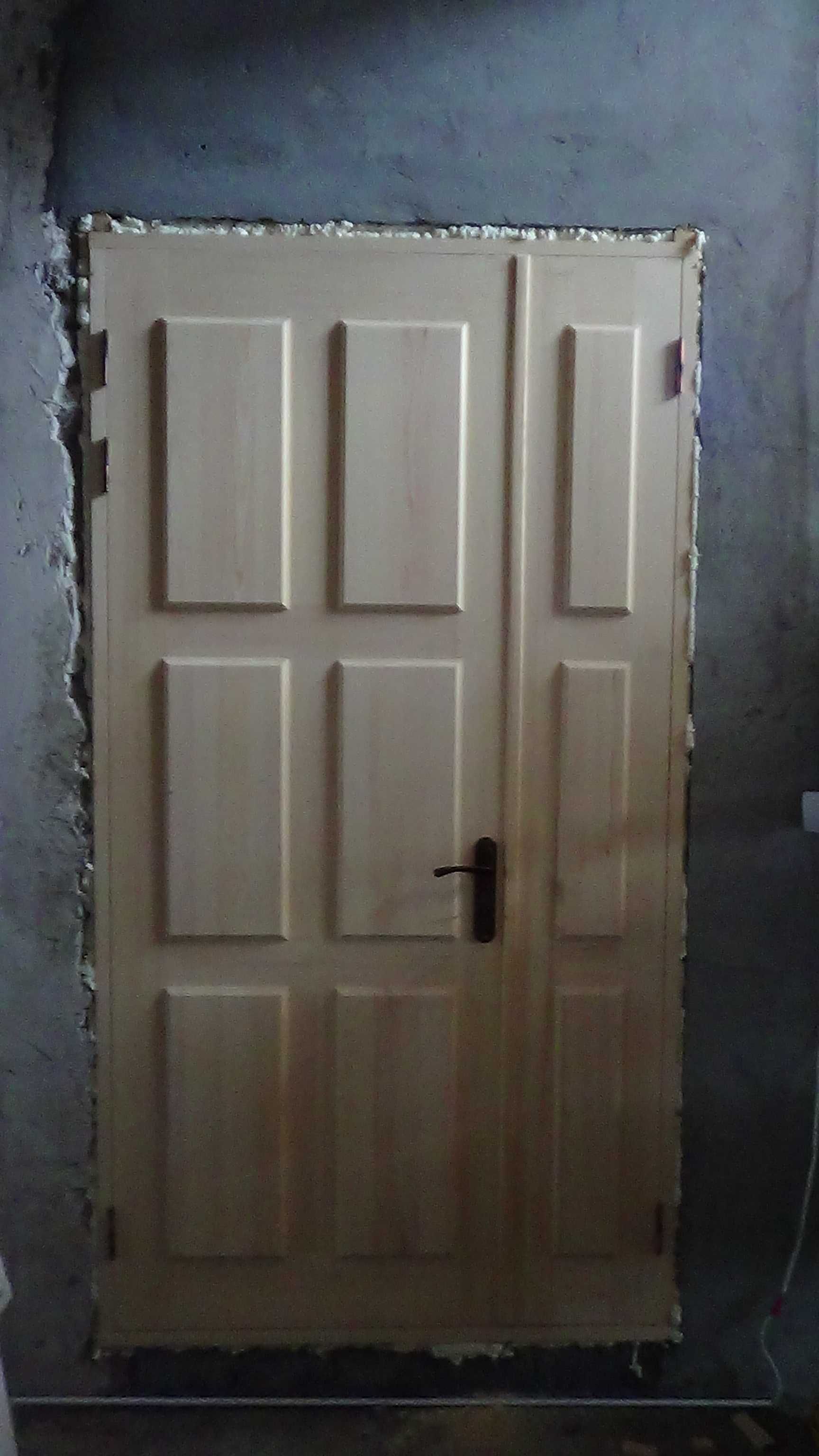 Деревянные плинтуса, наличники, уголки и прочие изделия из дерева.