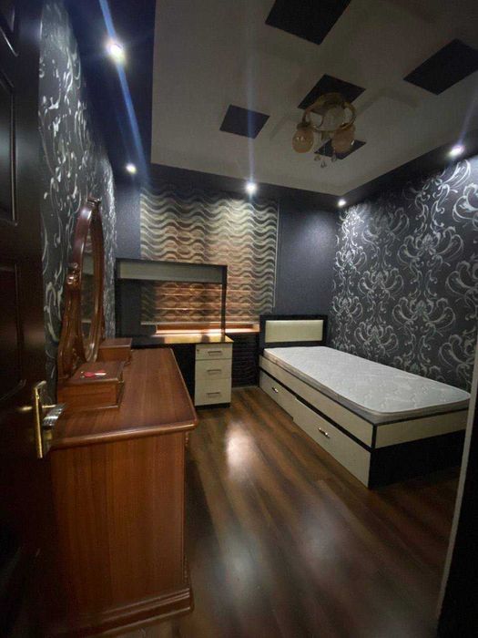 Ц-5 4-комн 1/4 87 м² кирпич 2х6 м балкон ремонт можно под офис 2-линия