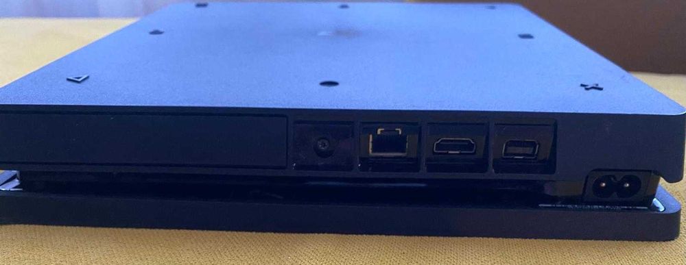 PS4 slim | Play Station 4 slim | 1 TB | controler