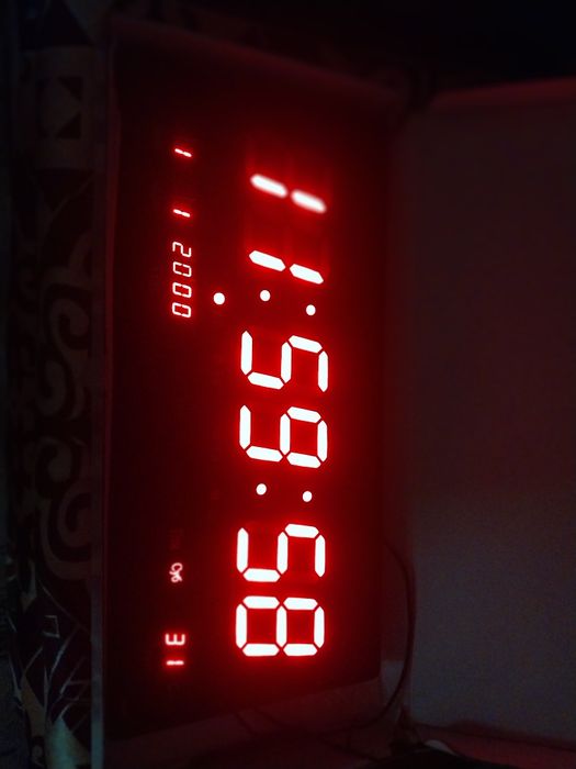 Продам часы новые