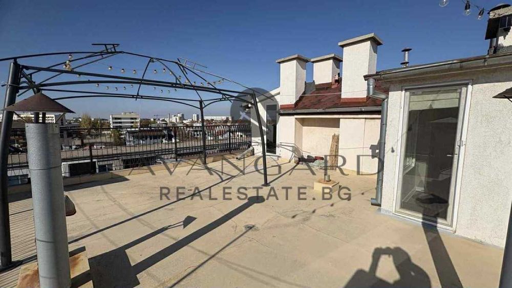 Продава се Тристаен апартамент в Пловдив, Кючук Париж - 195 кв.м за 1283 €/кв.м - Снимка #16