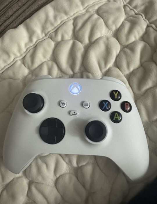 Продам джойстик xbox series s