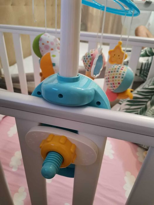 Carusel muzical si lumini pentru patut