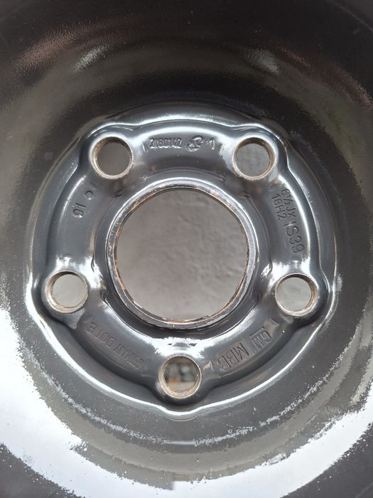 Vând set roti echipate cu anvelope de iarna.