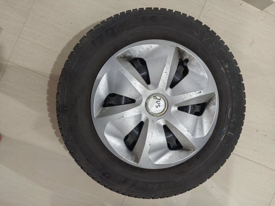 Vand 4 cauciucuri cu jenti