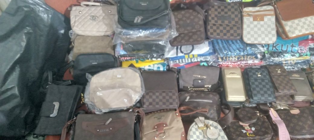 Продавам портомонета и чантички,на изгодни цени.