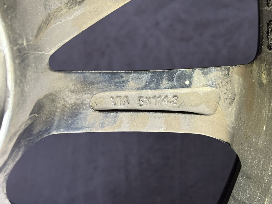 Продавам джанти с междуболтово 5:114,3