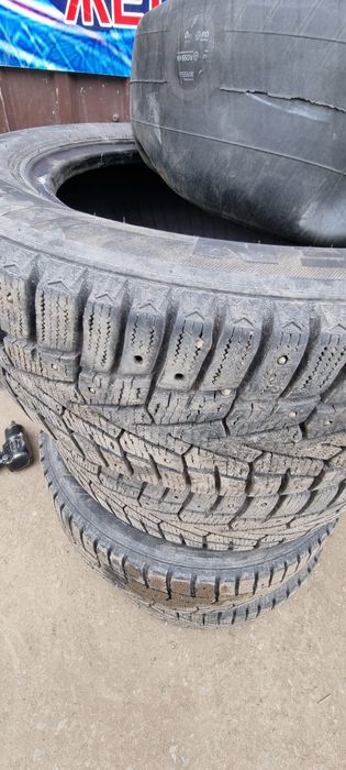 Шины Nexen 215/55/16 шипы б/у