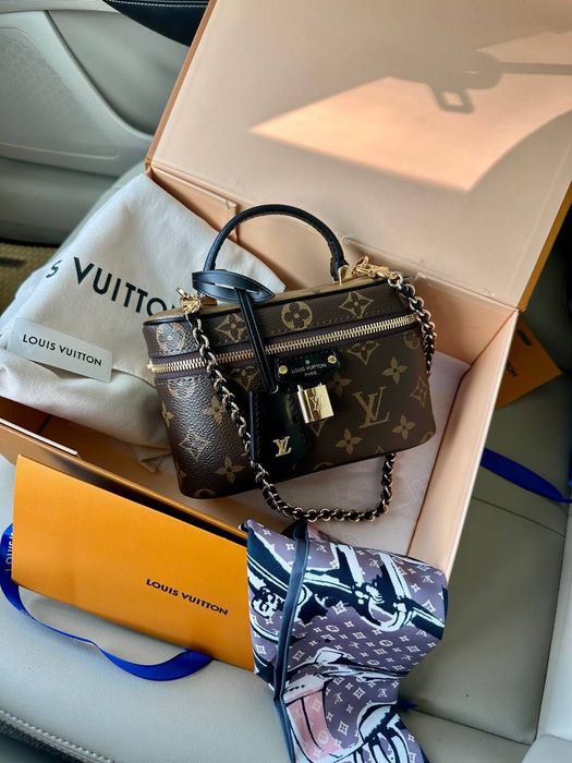 Geanta Louis Vuitton Vanity Chain Pouch