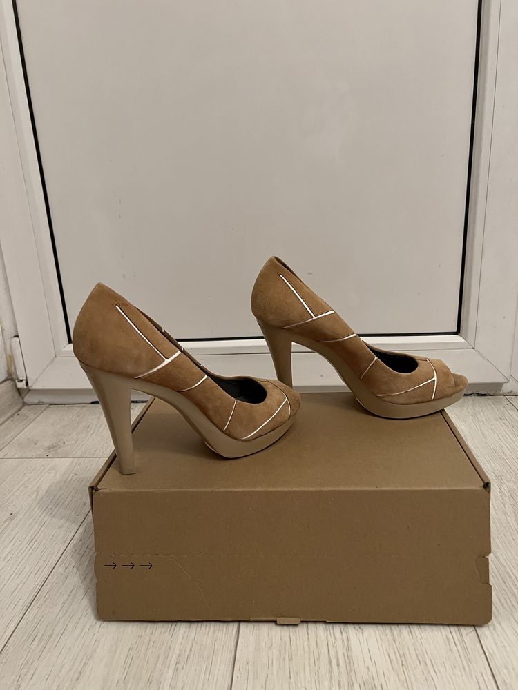 pantofi-dama Calvin Klein,marimea 38,piele naturala,crem/ocru