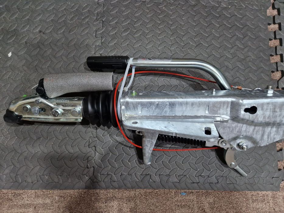 ALKO 251S, Dispozitiv inertial de franare MODELUL NOU 2700 kg