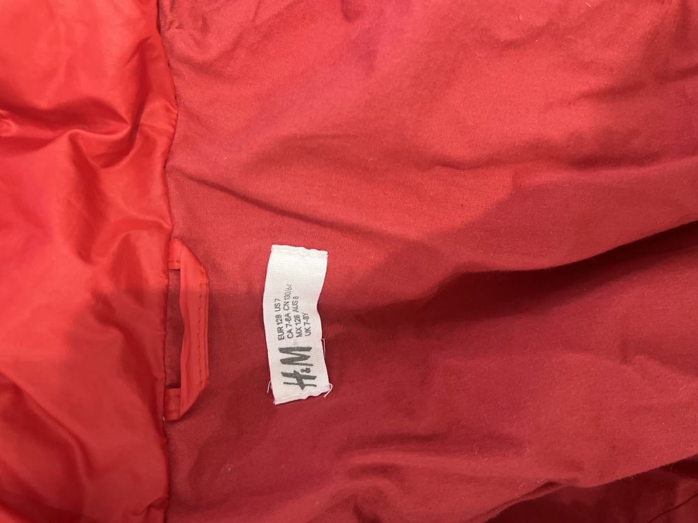 Продам детскую куртку H&M