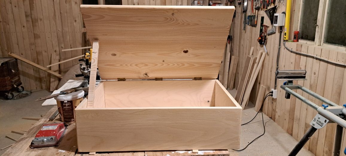 Cutie de lemn cu capac