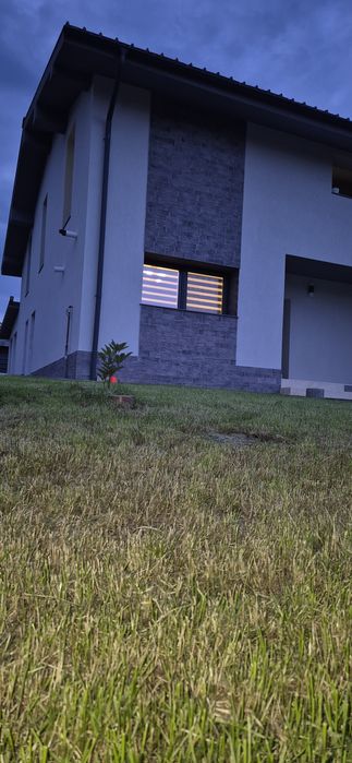 Vând casă nouă din cărămidă