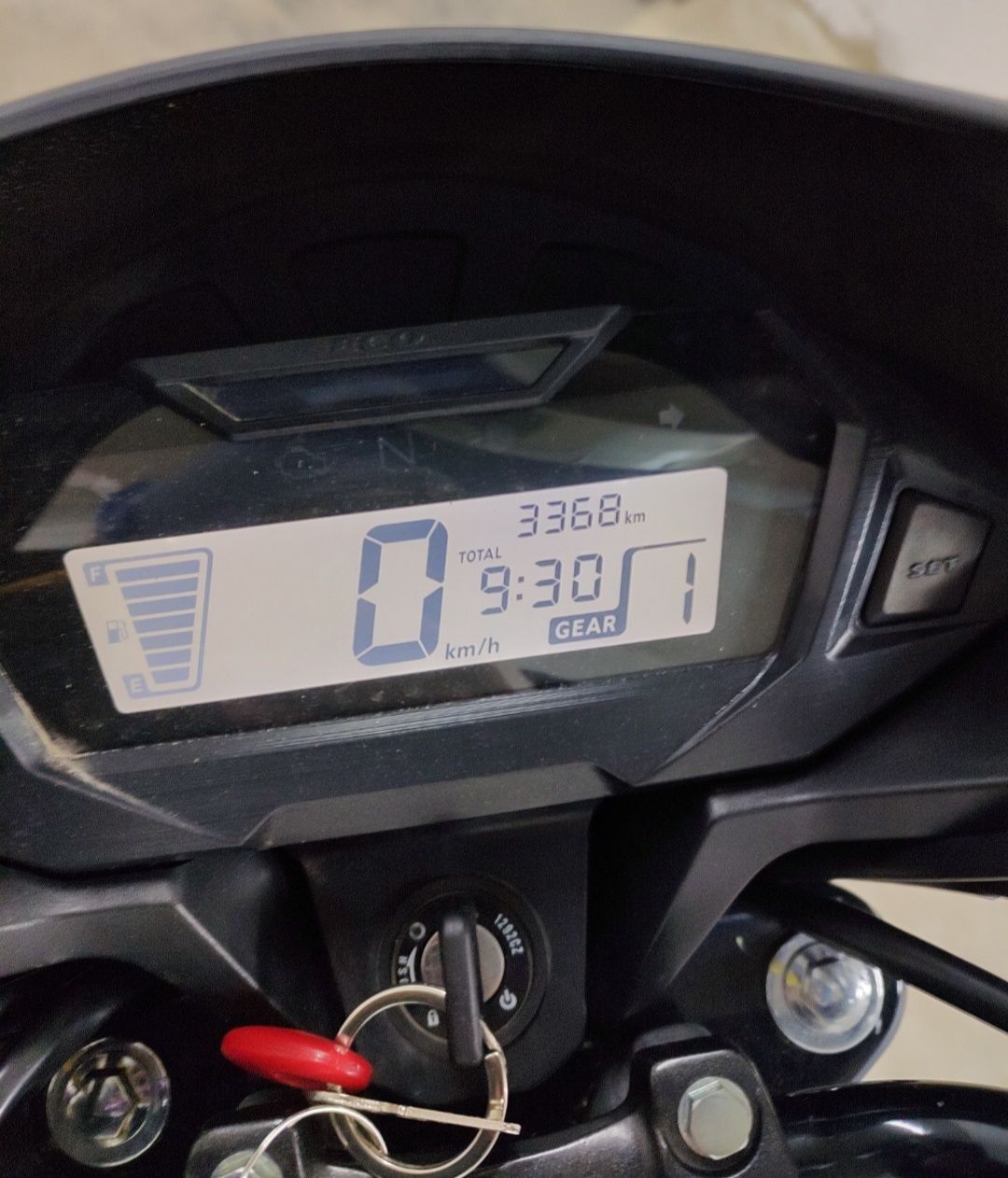 Motocicleta Honda CB125F 2022 cu topcase si suport SHAD 39