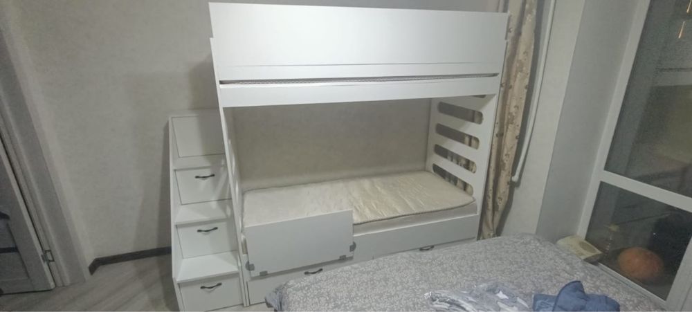 Продам двухяростную кровать