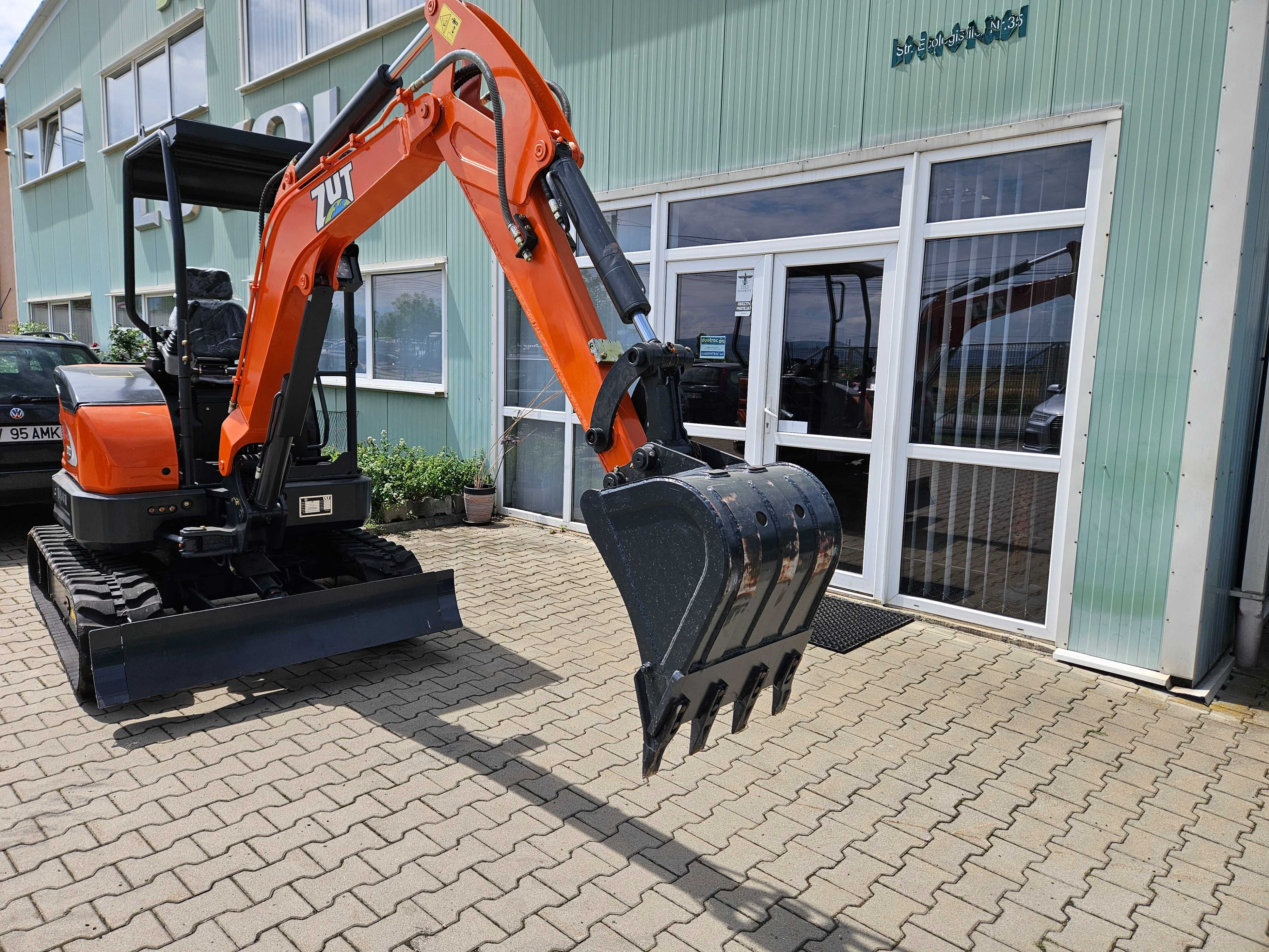 Excavator nou  ZUT 2.45T motor Yanmar stagiul V