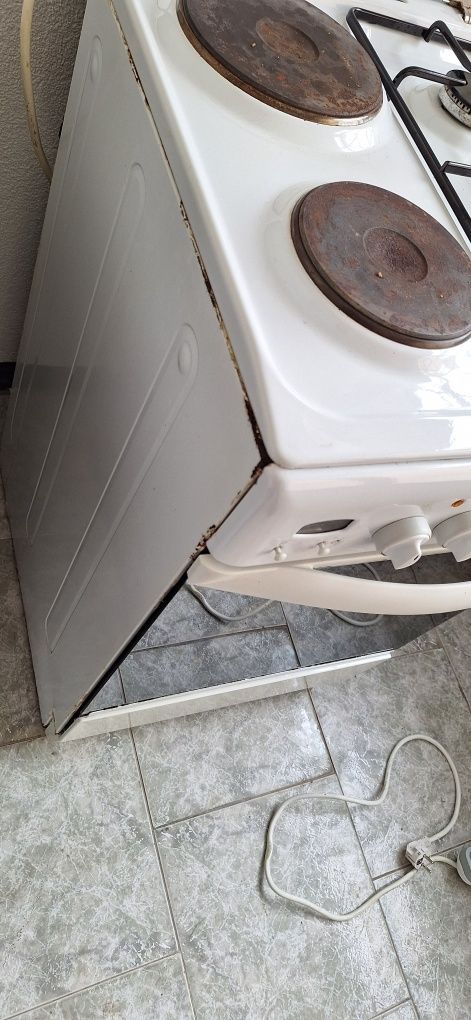 Готварска печка на газ и ток  Indesit
