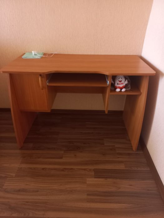 Продам компьютерный стол, б/у