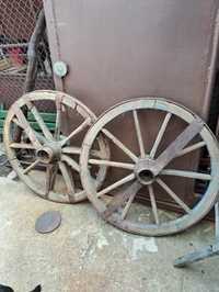 Стари колела от каруца