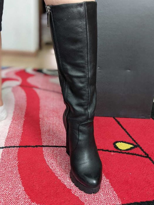 Продаются женские демисезонные сапоги Basconi 36 разм.