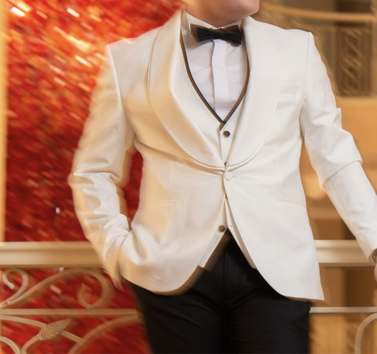 Смокинг белый от итальянского бренда Tom Richi