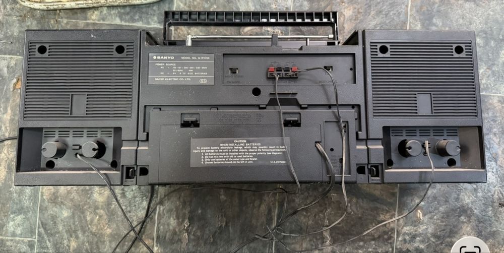 Sanyo MW170K двукасетъчен радио касетофон