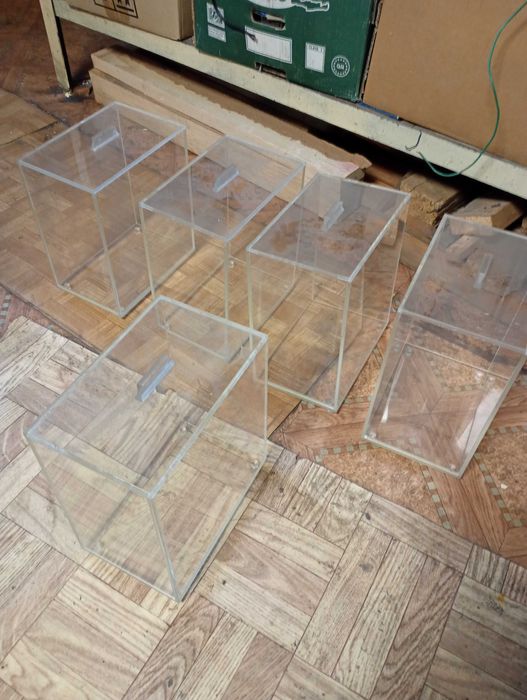 Плексигласови кутии
