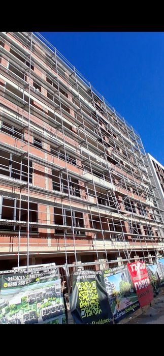 Наем, монтаж и демонтаж на строително фасадно скеле Layher