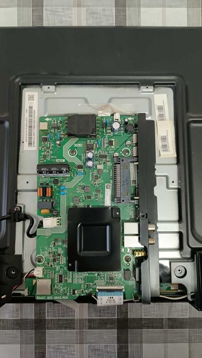 Телевизор Hisense 32", цял или на части