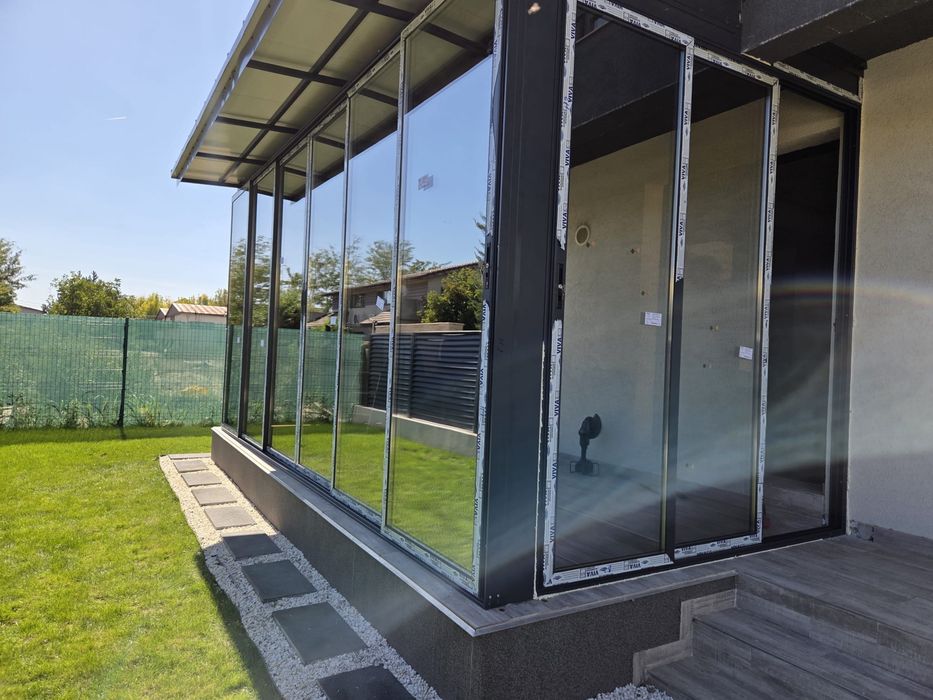 Inchderi terase cu usi glisante din aluminiu cu geam termopan