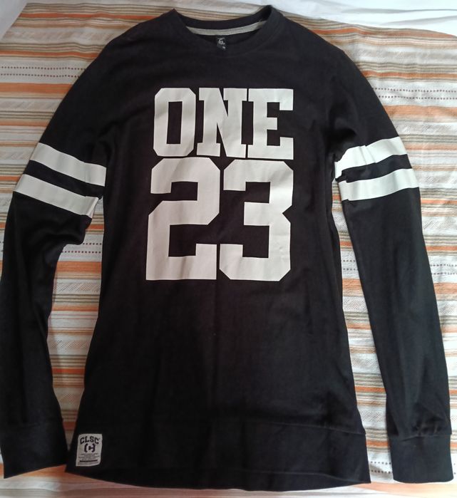 Bluza mărimea este S