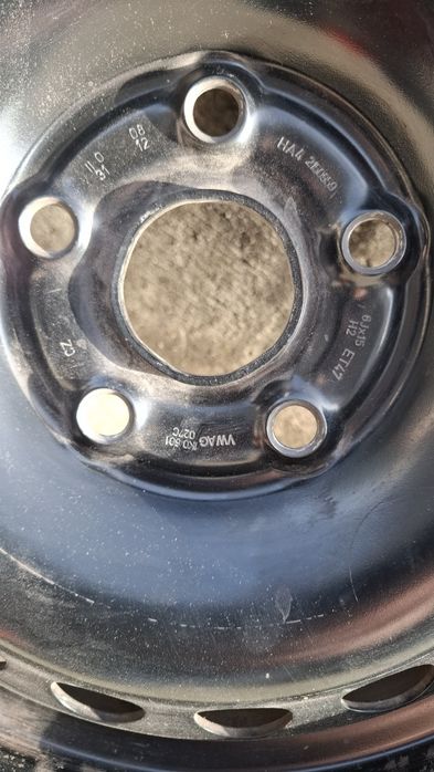 Продавам комплект зимни гуми 195/65/15 с джанти за фолцваген