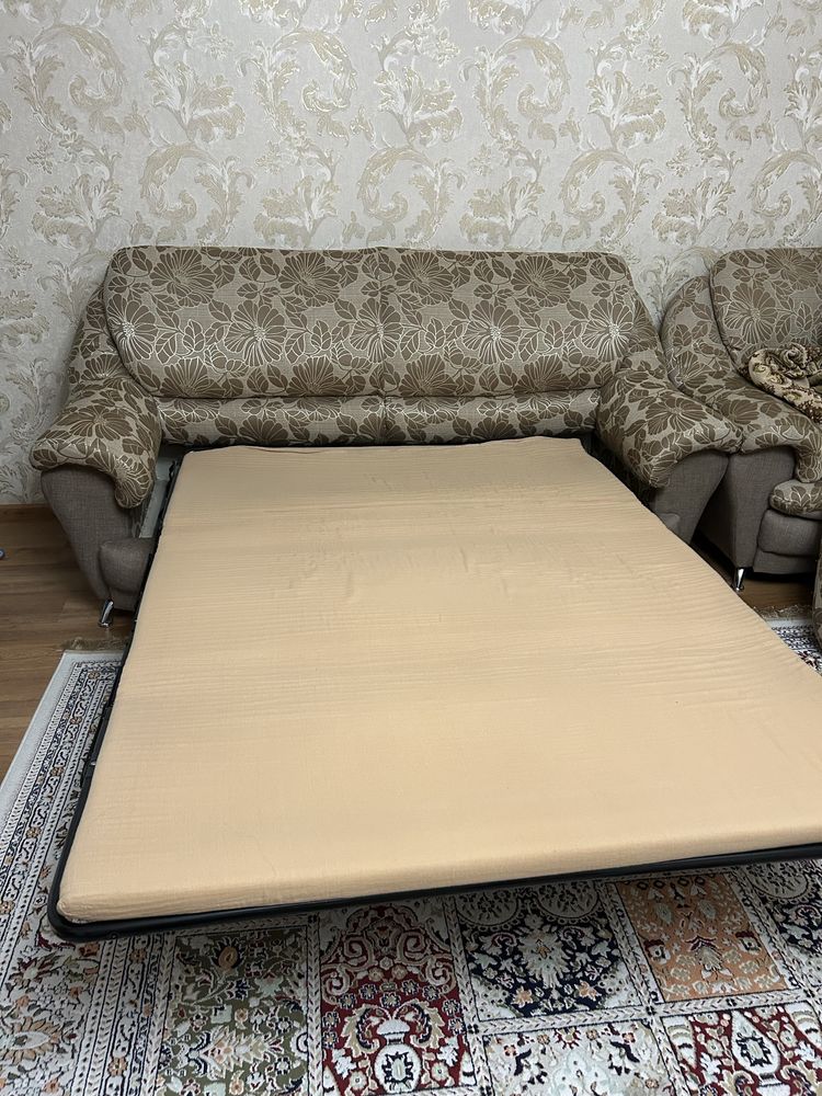 Продается комплект из диванов и кресла