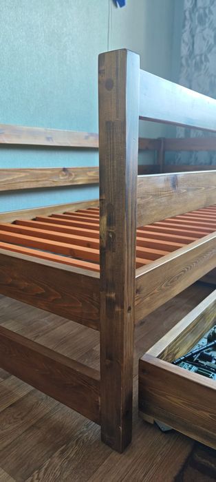 Продам кровать с матрасом