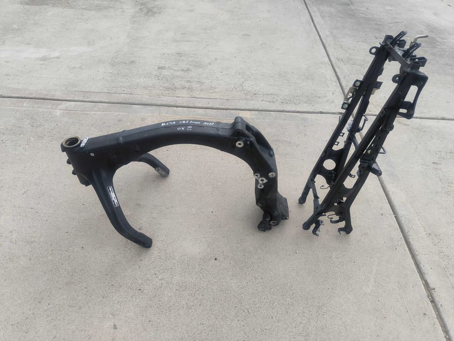 HONDA CBF 1000 2011 година, рамка с документи