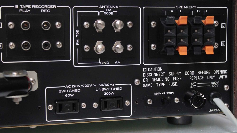 Statie/Amplificator/Tuner Kenwood KR-4050.