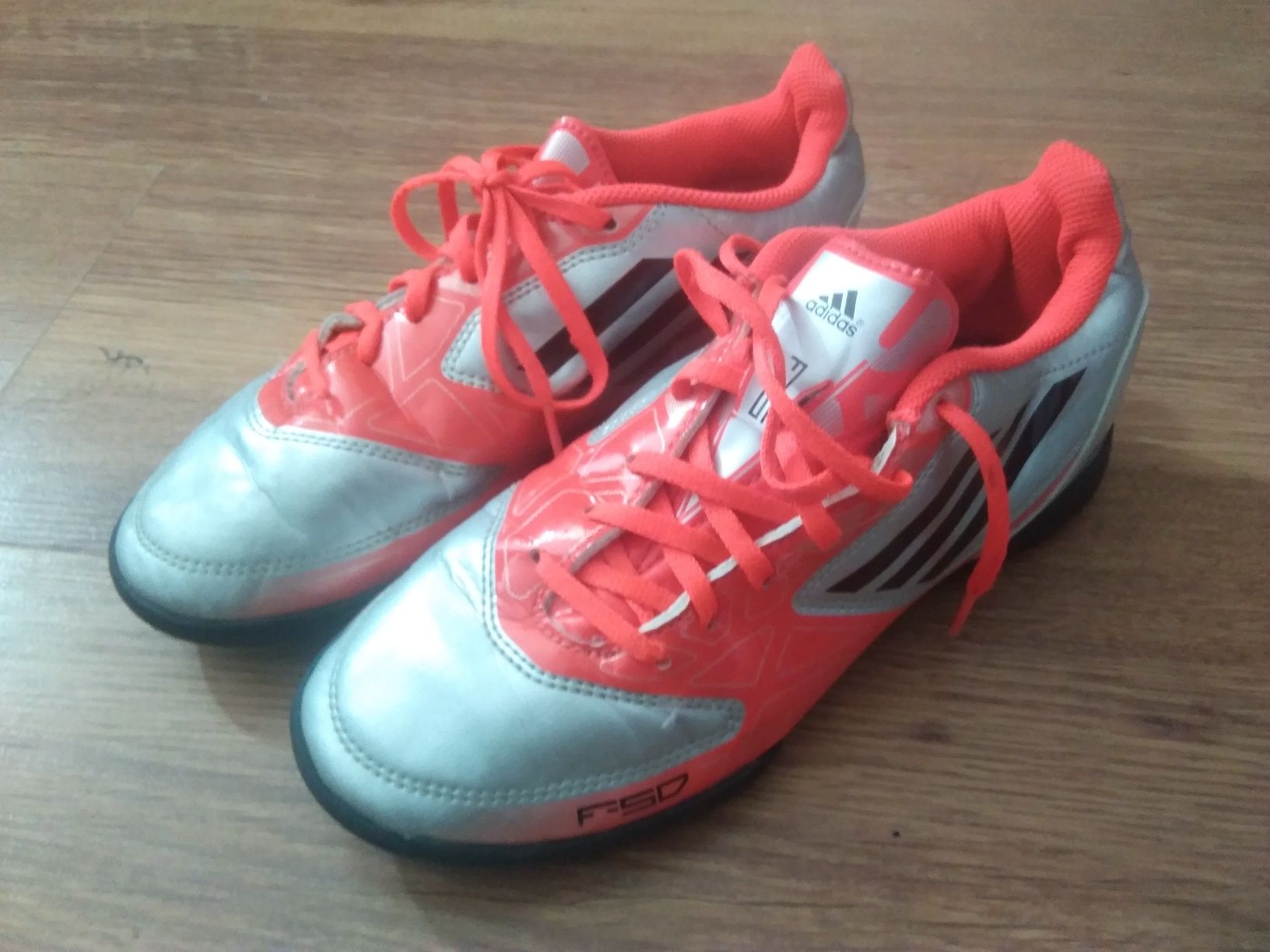 Футболни обувки Adidas F30 Ном. 44 2/3  и  стоножки Ном. 36 2/3