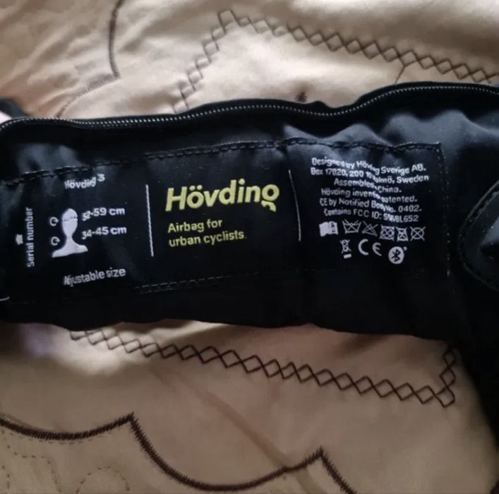 Airbag Hövding 3 pentru ciclist urban