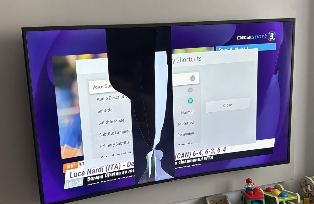 Vand televizor pentru piese, display spart