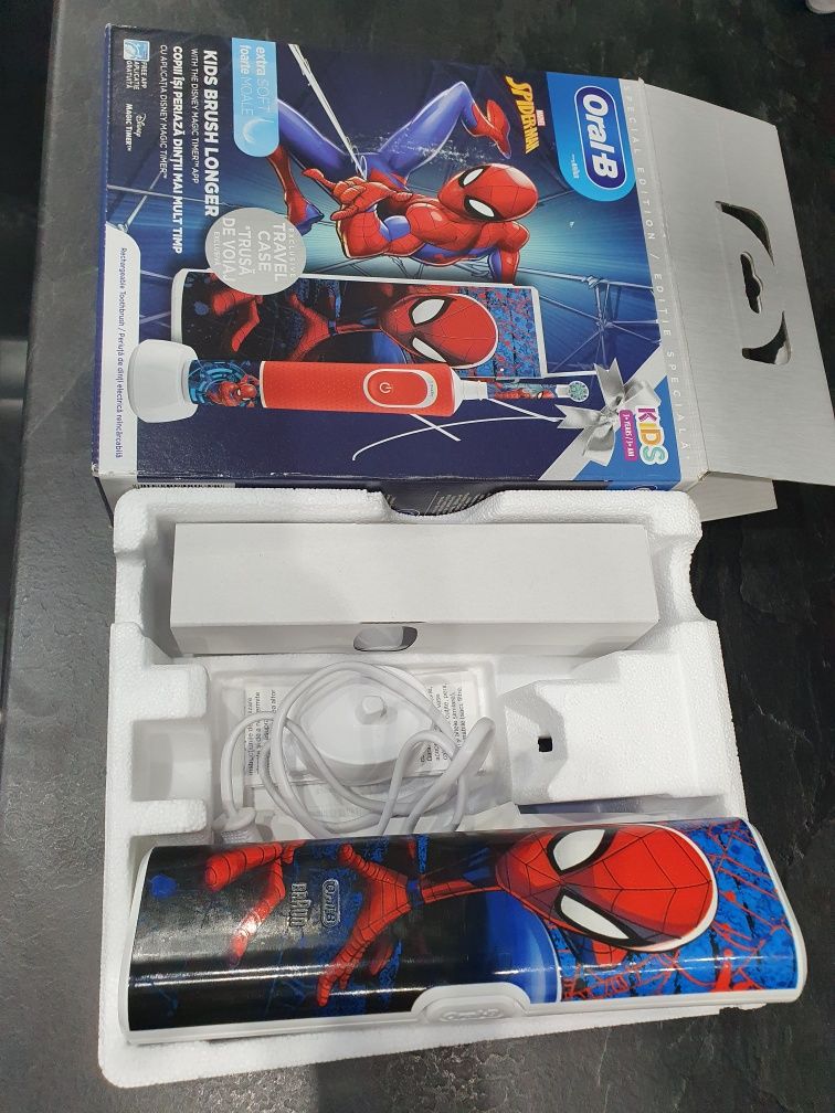 Продавам детска четка за зъби Oral B Spiderman