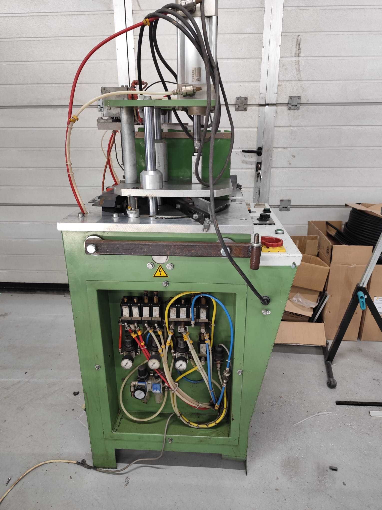 Utilaj se sudura U-R-B-A-N AKS 1020