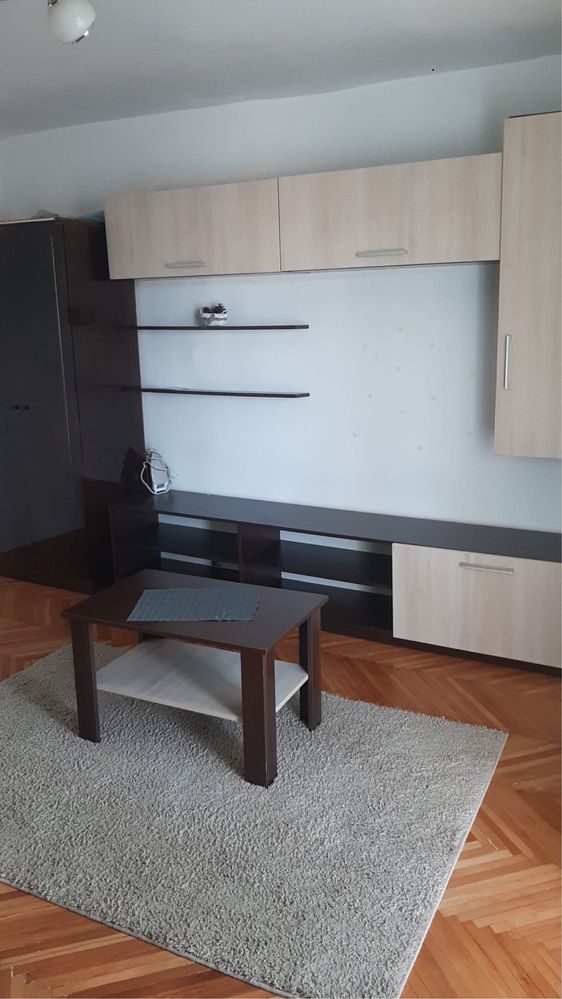 Închiriez garsonieră
