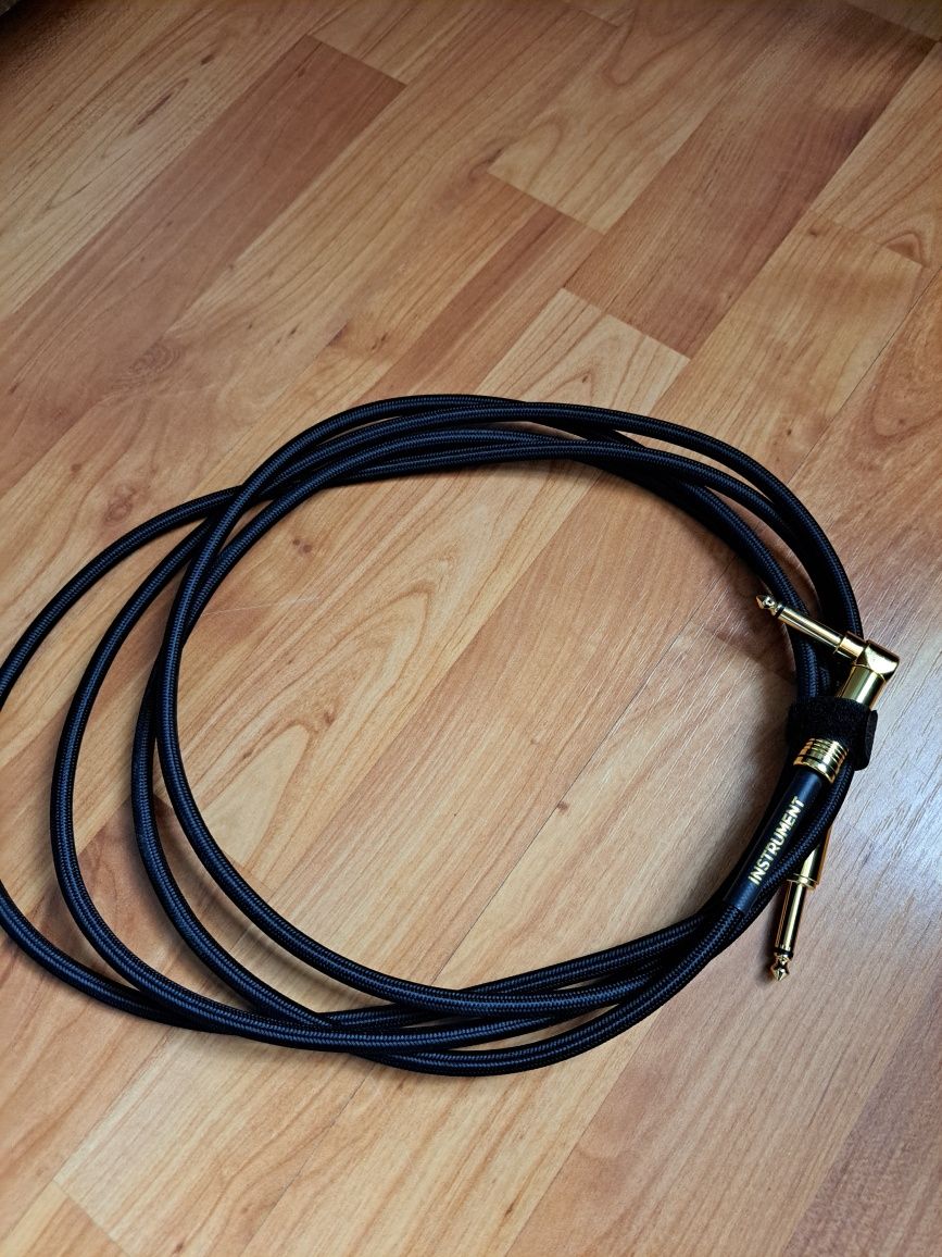 Chitara squier telecaster semihollow cu amplificator si husa