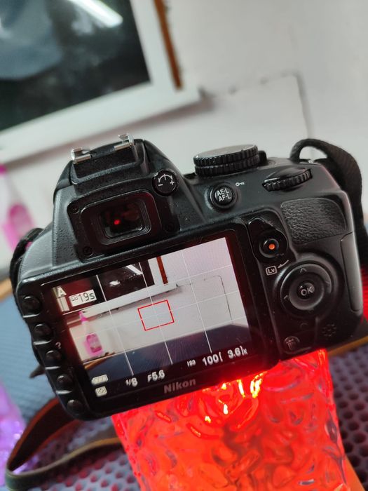 NiKON зеркальный фотоаппарат/объектив/зарядное.