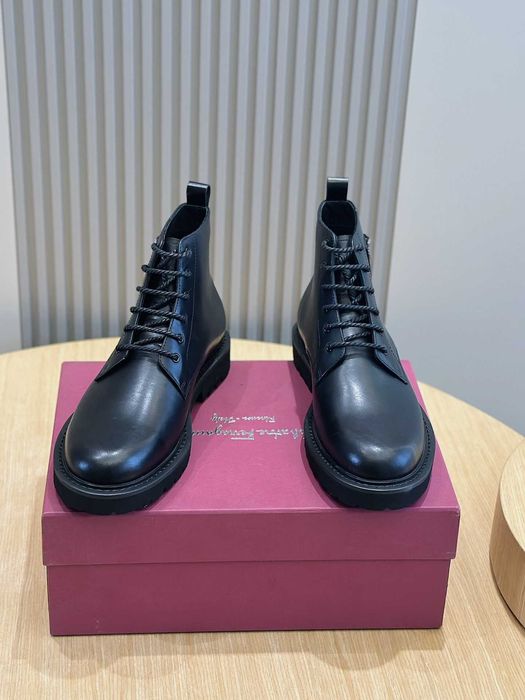 Ghete Ferragamo marimea 43 44