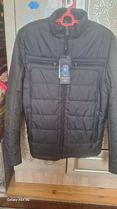 Erkaklar uchun yengil kurtka