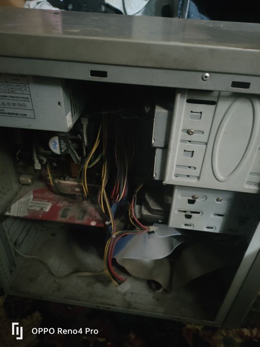 продам старинкий компьютерный блок  на запчасти