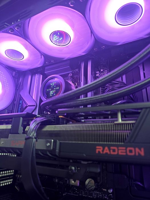 PC Gaming Ryzen 7 9800X3D RX 9070 XT 64GB DDR5