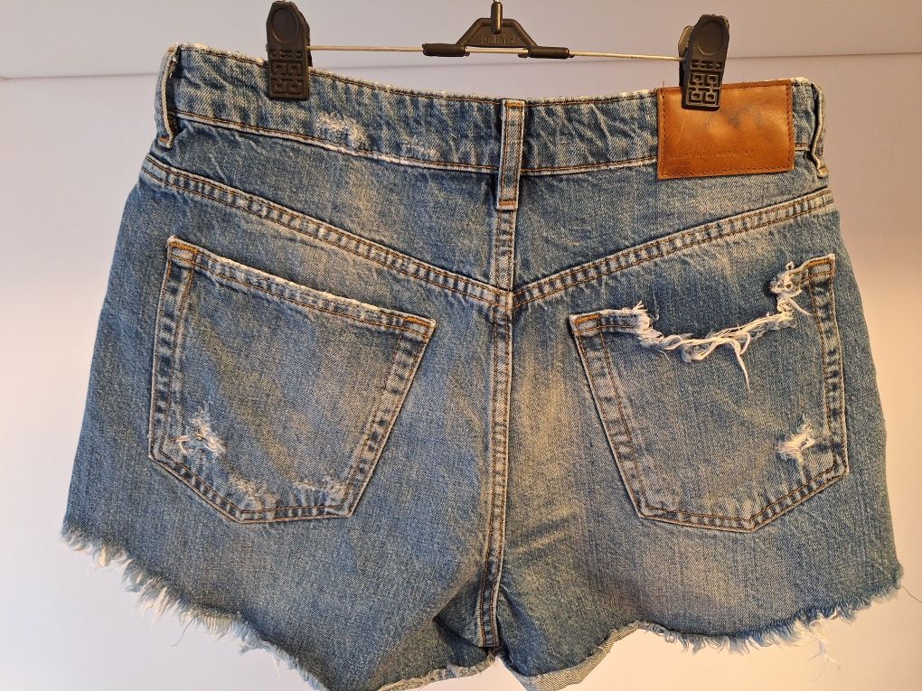 Pantaloni scurti Zara
